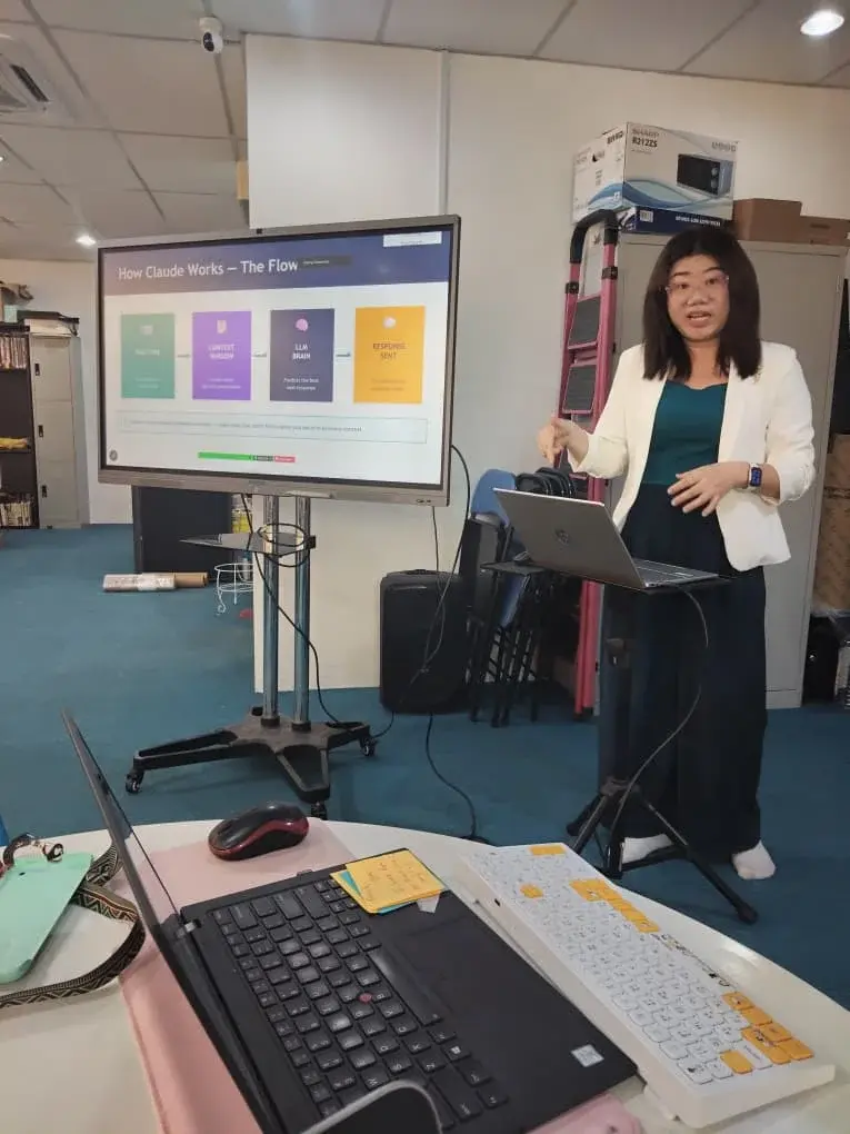 Florence Ku presenting the What Can Claude Do? talk at Inno Day #5