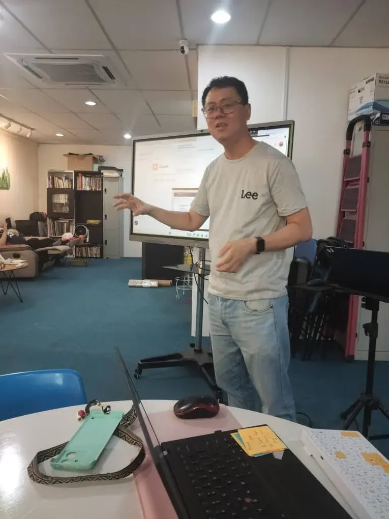 Ricky Soo presenting the Automate WhatsApp with Claude talk at Inno Day #5
