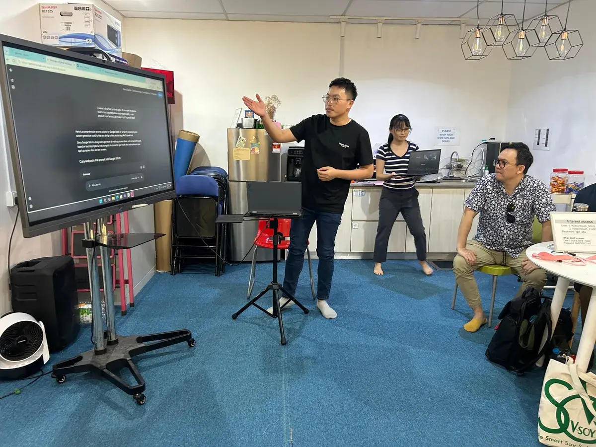 Participant sharing their AI output on screen at Inno Day #6