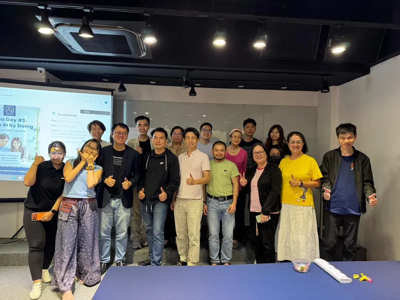 Inno Day #3 group photo with participants and trainers at Learn AI by Doing event