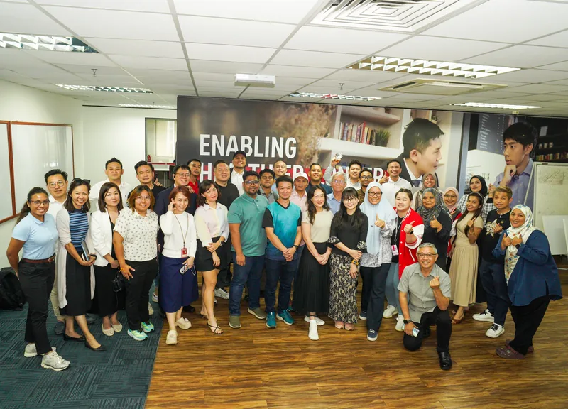 Group photo of corporate team and trainers at the AI training session in Kuantan