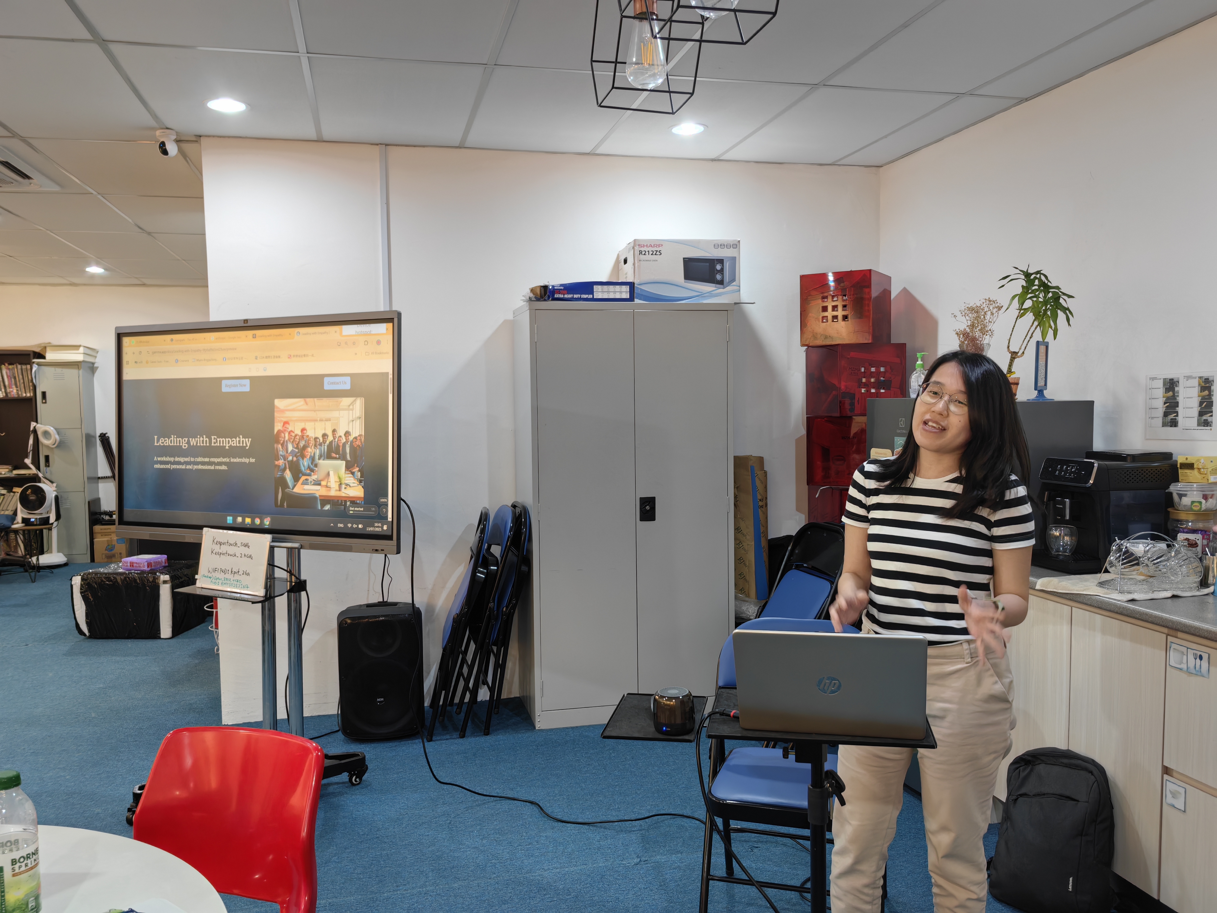 Workshop session on leadership with empathy and AI tools